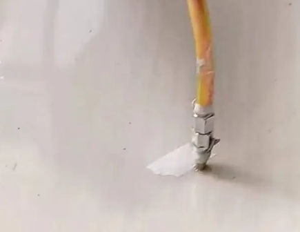 汕尾瓷砖空鼓维修公司专业解答在瓷砖铺贴过程中，如果使用的砂料过粗（如全部使用了粗砂），可能会导致以下问题